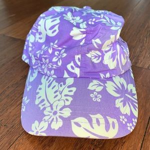 Adjustable purple and white Hawaiian print baseball caps!